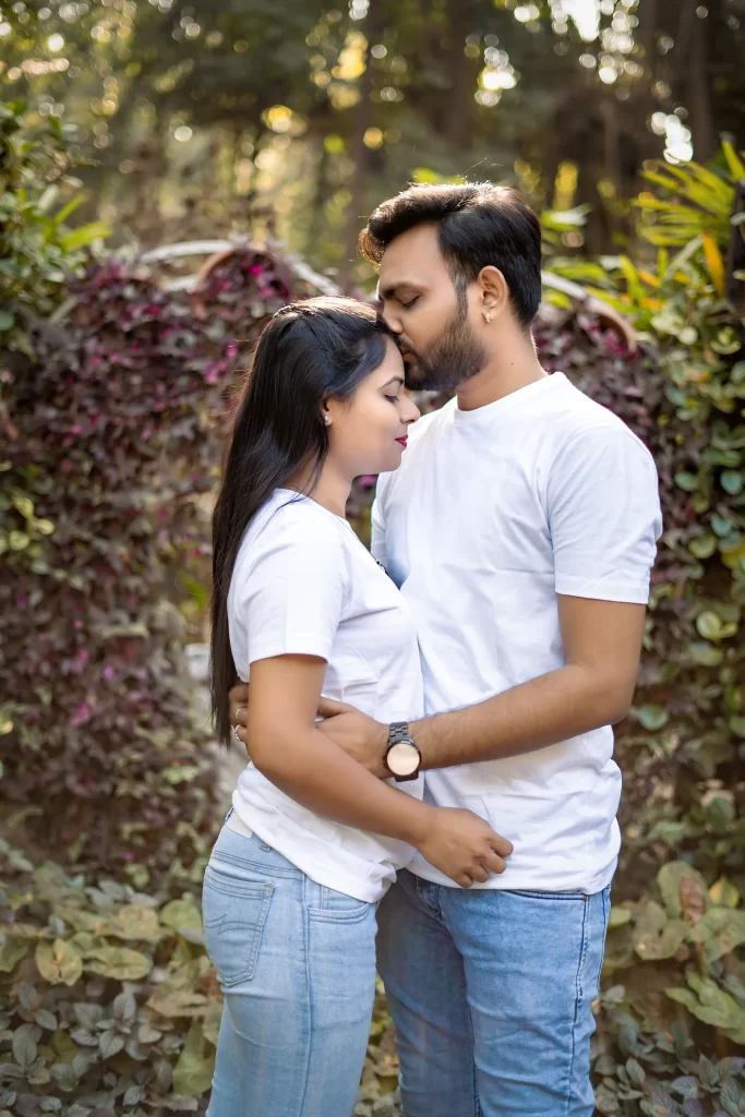 Pre-wedding Shoot Photos and Posses in Empress Garden