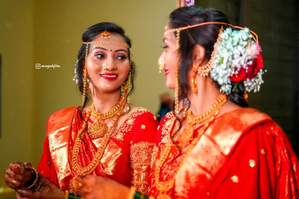 Bride getting ready candid Photo