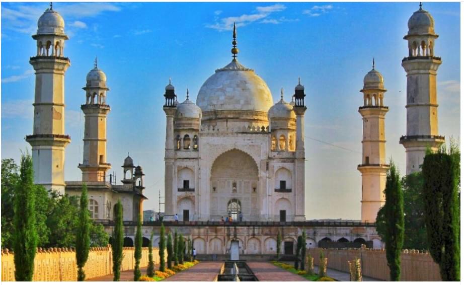 Bibi Ka Maqbara for Pre Wedding shoot location in Aurangabad