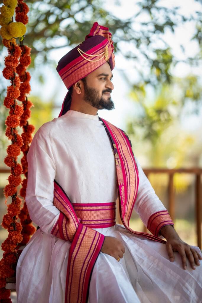 Pre-Wedding Shoot in PBA Film City,
Boy Marathi Traditional Look Pose